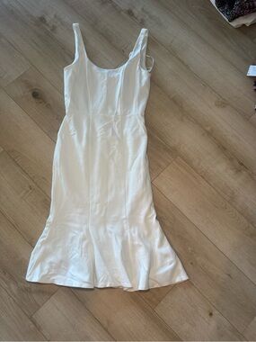 Le Château Ivory Scoop Neck Sleeveless Dress